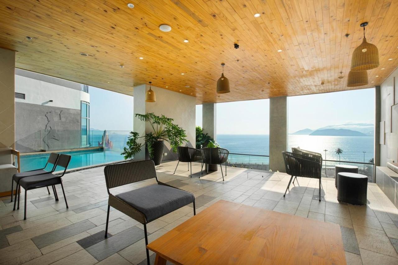 Panorama Lyn Beachfront Apartment Nha Trang Luaran gambar